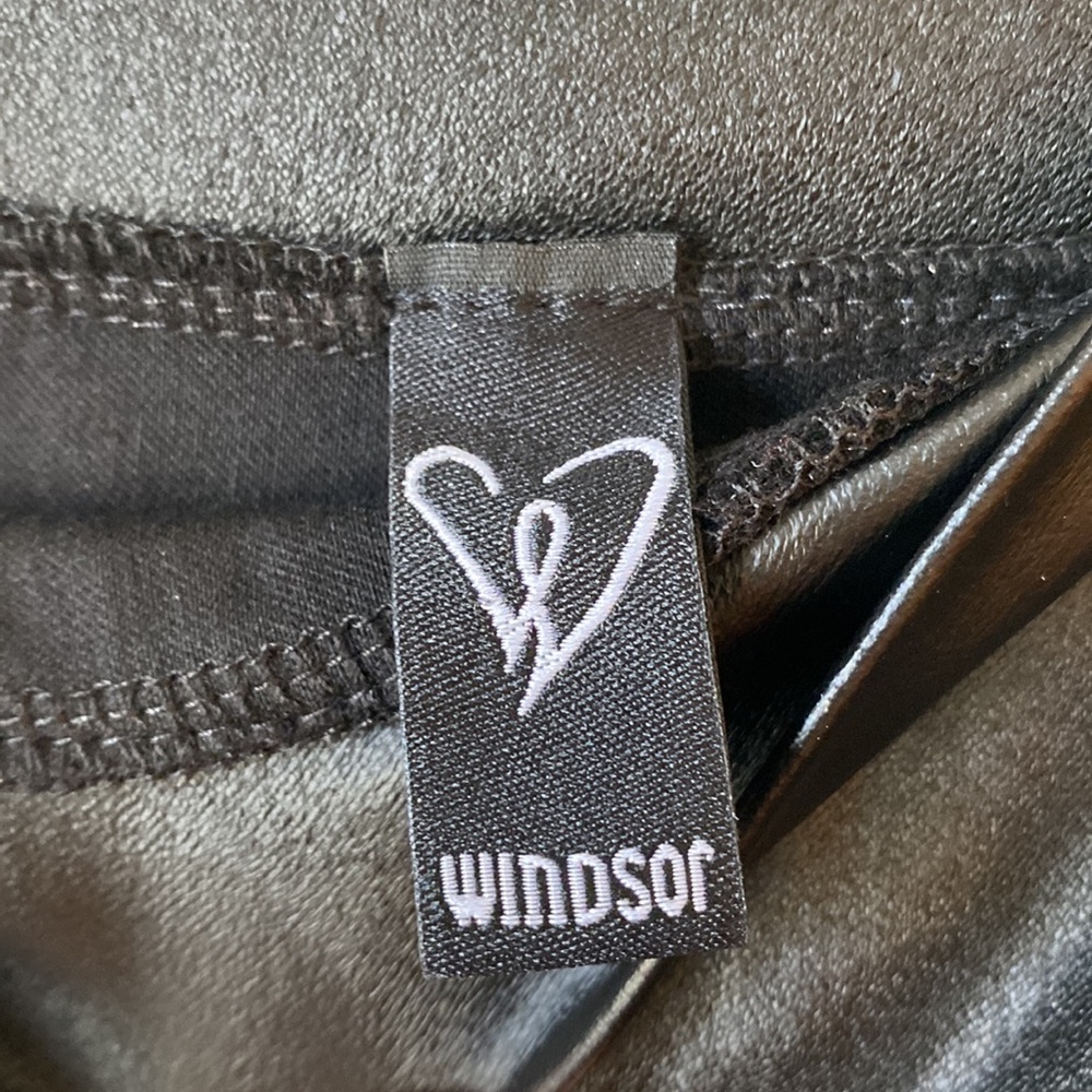 ๐HP Sexy Windsor Black Faux Leather Mini Skirt, Size Medium - Picture 4 of 8